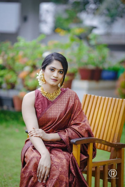 Snazzy Maroon Pure Soft Silk Saree With Confounding Blouse Piece