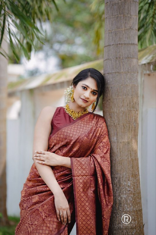 Snazzy Maroon Pure Soft Silk Saree With Confounding Blouse Piece