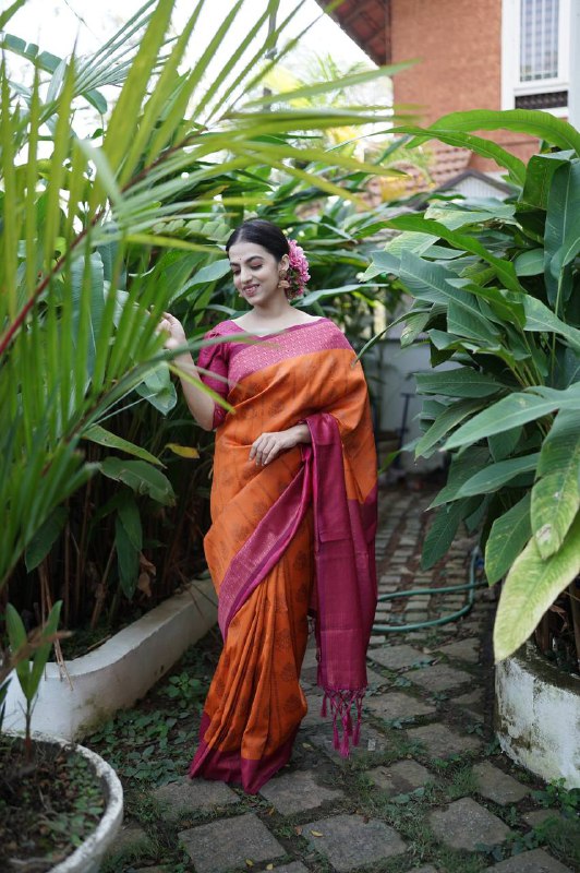 Phenomenal Orange Soft Silk Saree Weaved With Copper Zari With Imbrication Blouse Piece